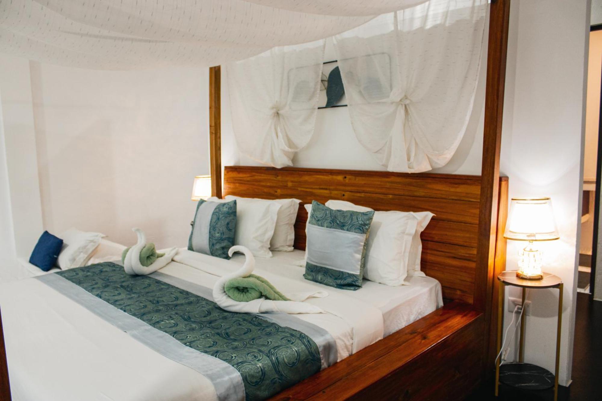 Carpe Diem Villas & Resort Puerto Princesa Buitenkant foto